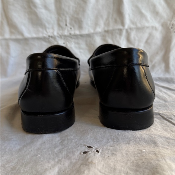 G.H. Bass Weejuns “Whitney” Black Leather Penny Loafers size 8M - Picture 5 of 5